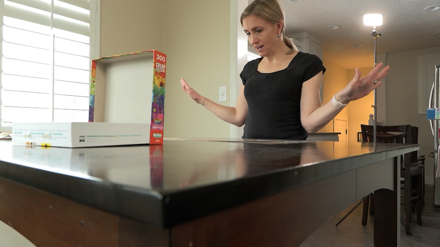Mindy Whiting works on a puzzle in her home. (KSL TV)