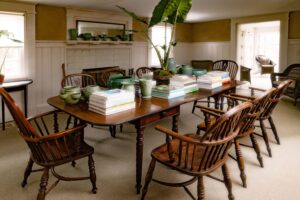 The dining room at Martha Stewart's Tenant House. (Booking.com)