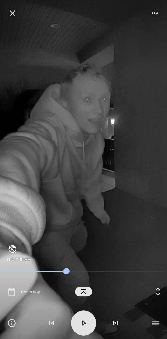 Screenshots from Karina Thompson’s doorbell camera show the individuals at her door. (Karina Thompson)