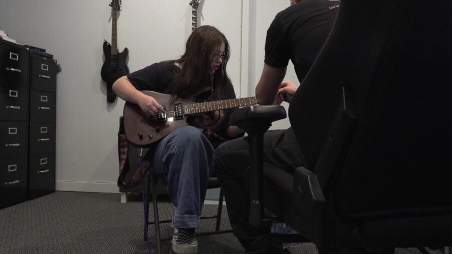 14-year-old Kenzie attends her first electric guitar lesson at Salt Lake City Guitar. (KSL TV)
