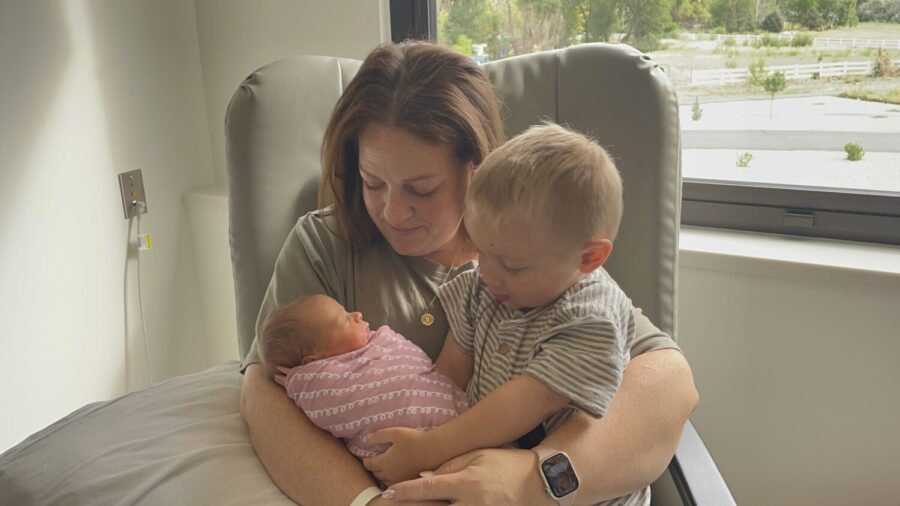 Stephanie Jashinsky is pictured with her newborn and 2-year-old son, Ira. (Jesse Jashinsky)