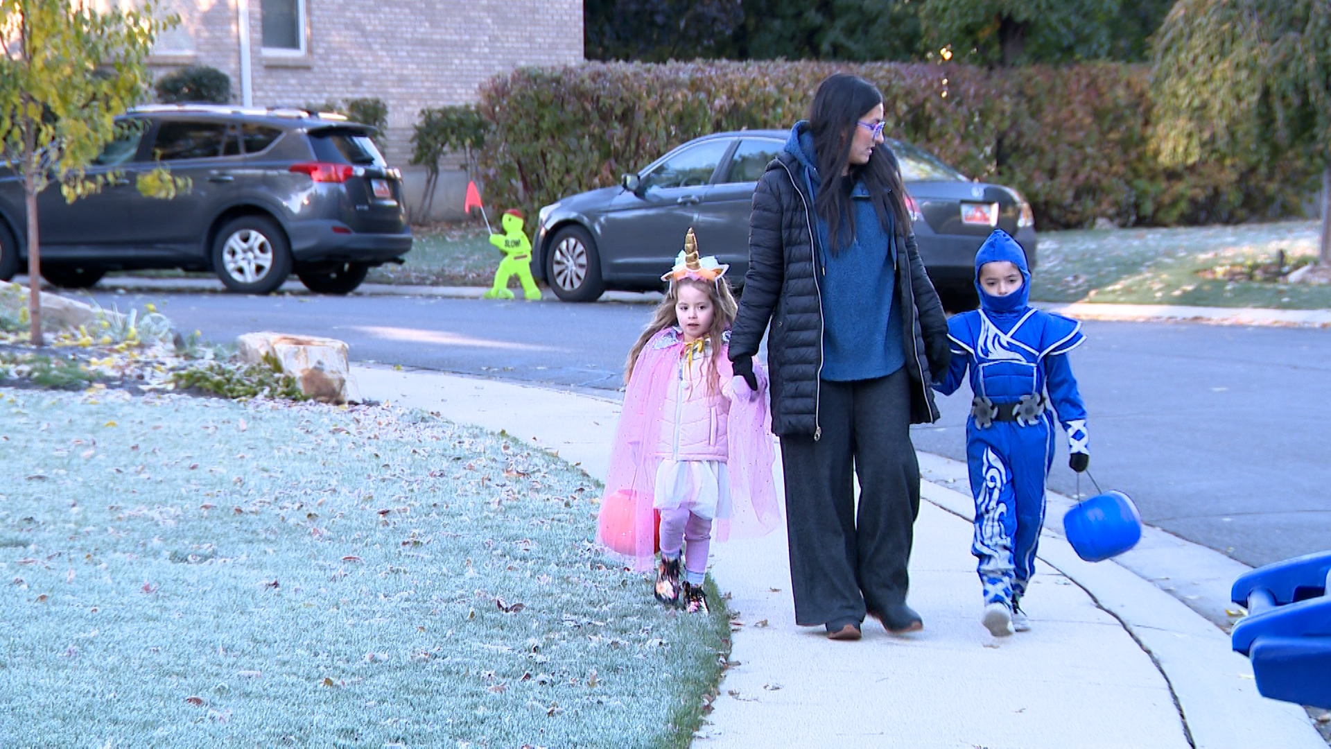 Allyse Christensen walks with her children, teaching them trick-or-treating safety tips ahead of Halloween. (Derek Petersen, KSL TV)